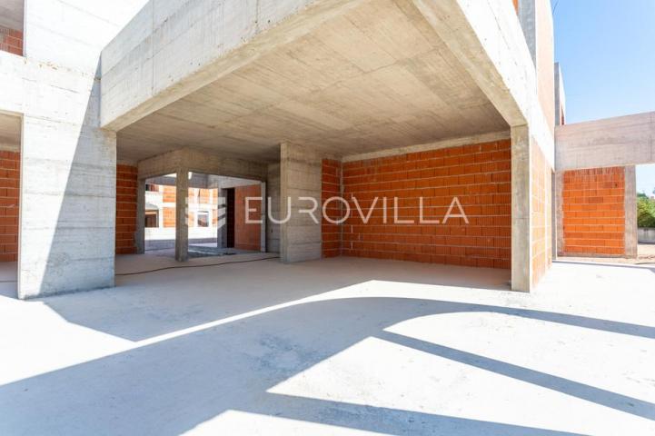 Vodice, prekrasna i prostrana vila s bazenom, 730,25 m²