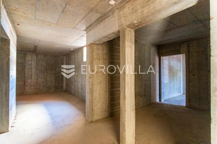 Vodice, prekrasna i prostrana vila s bazenom, 730,25 m²