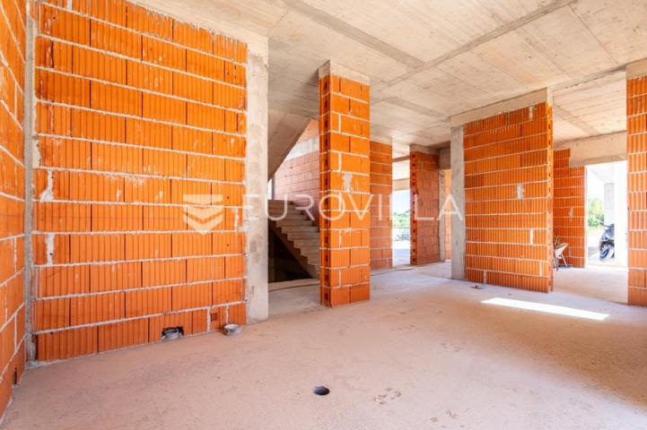 Vodice, prekrasna i prostrana vila s bazenom, 730,25 m²