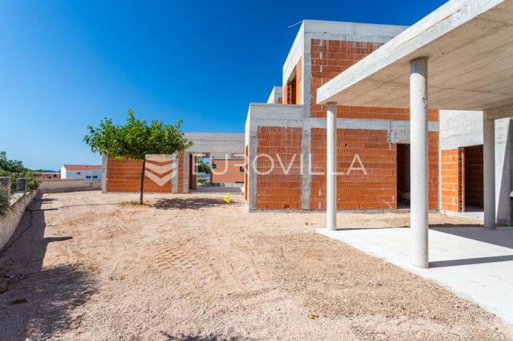 Vodice, prekrasna i prostrana vila s bazenom, 730,25 m²