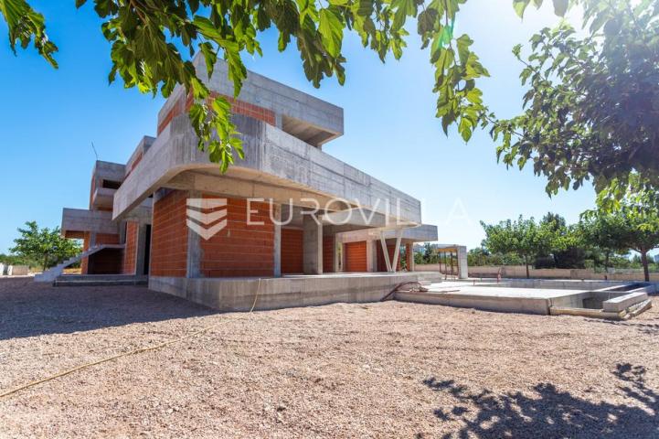 Vodice, prekrasna i prostrana vila s bazenom, 730,25 m²