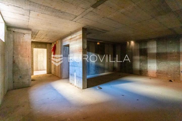 Vodice, prekrasna i prostrana vila s bazenom, 730,25 m²