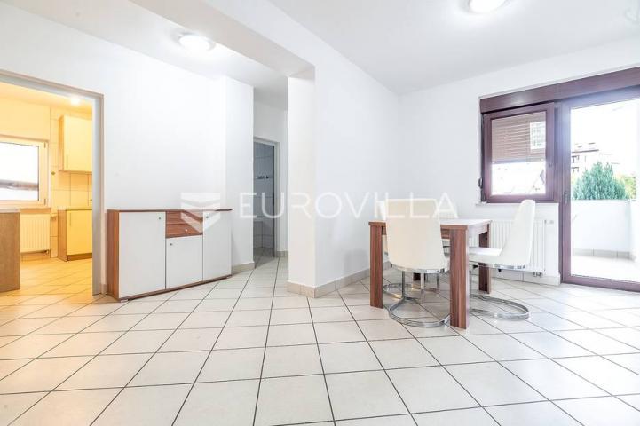 Zagreb, Špansko, četverosoban stan NKP 157.16 m2, terase, parking