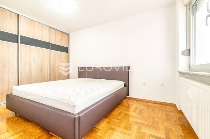Zagreb, Špansko, četverosoban stan NKP 157.16 m2, terase, parking