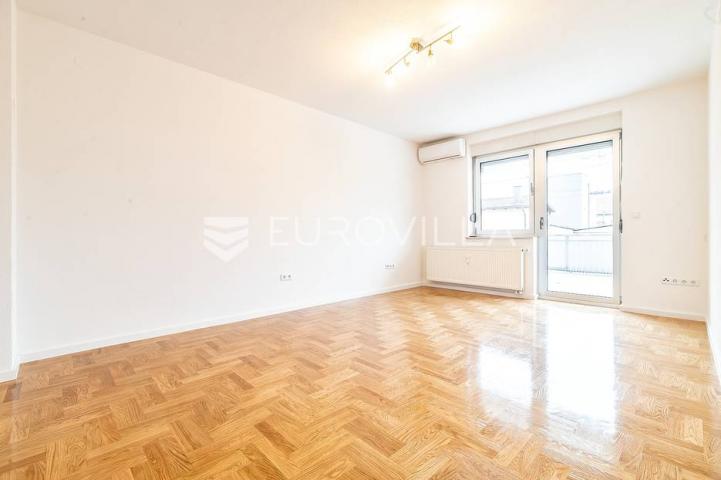 Zagreb, Špansko, četverosoban stan NKP 157.16 m2, terase, parking
