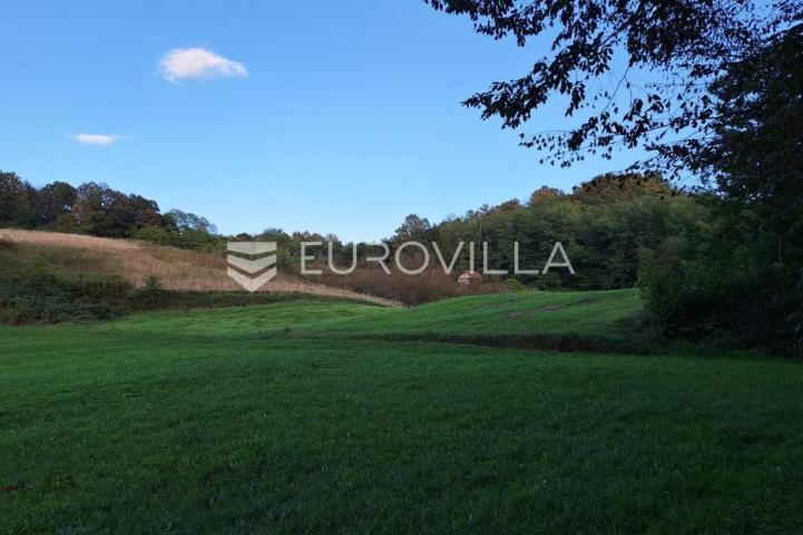 Duga Resa, Mrežnički Brig, građevinsko zemljište 1694 m2, okruženo zelenilom
