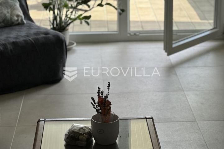Pula, Gregovica - prodaja dva zasebna stana u novogradnji s vrtom