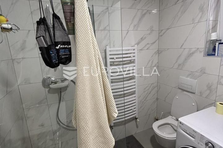 Pula, Gregovica - prodaja dva zasebna stana u novogradnji s vrtom
