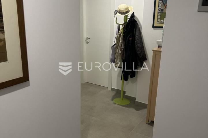 Pula, Gregovica - prodaja dva zasebna stana u novogradnji s vrtom