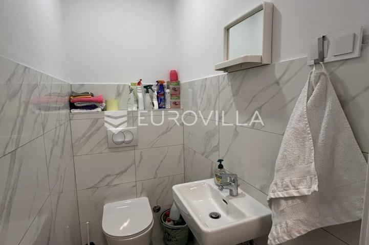 Pula, Gregovica - prodaja dva zasebna stana u novogradnji s vrtom