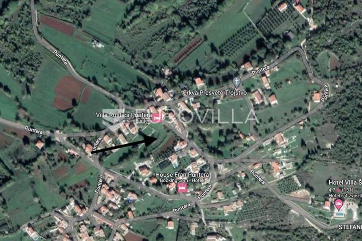 Istra, Puntera, građevinsko zemljište 1985 m² na super lokaciji u centru mjesta