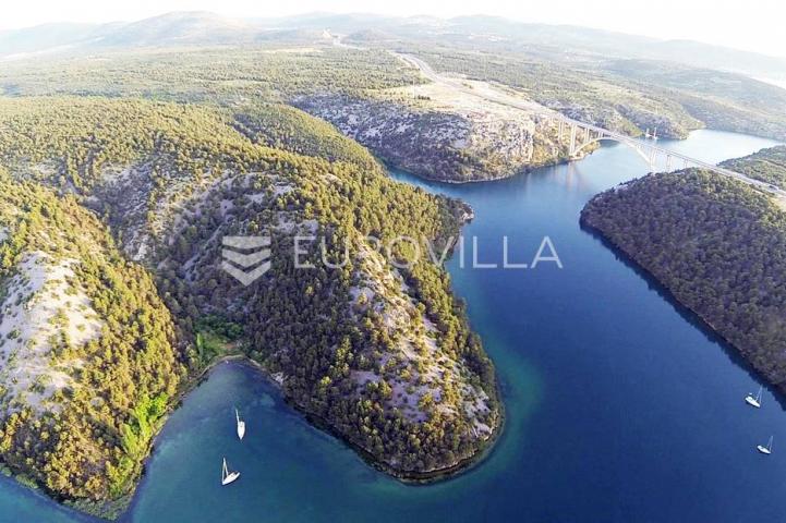 Šibenik, Krka, atraktivno građevinsko zemljište unutar nacionalnog parka