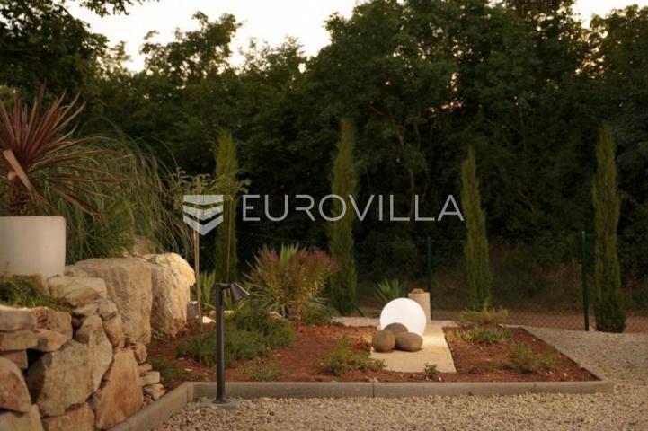 Istra, Žminj, prekrasna vila od 160 m2, na velikoj okućnici od 1100 m2