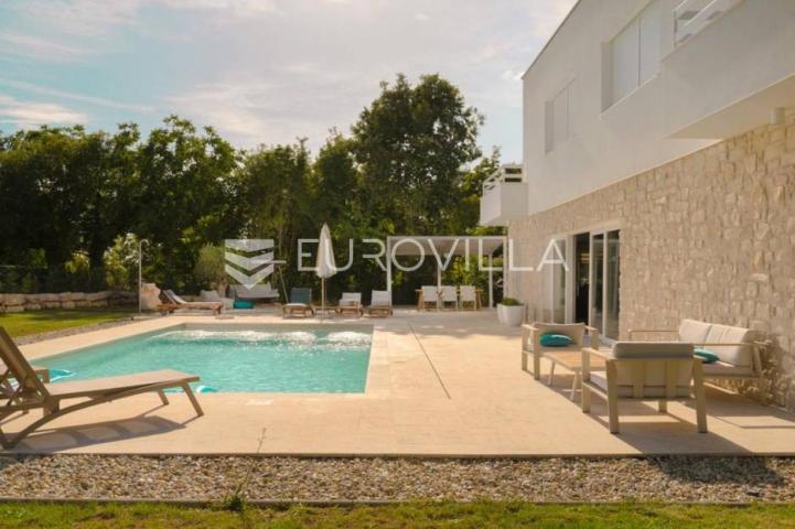 Istra, Žminj, prekrasna vila od 160 m2, na velikoj okućnici od 1100 m2