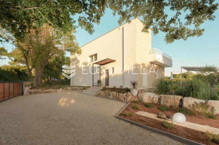 Istra, Žminj, prekrasna vila od 160 m2, na velikoj okućnici od 1100 m2