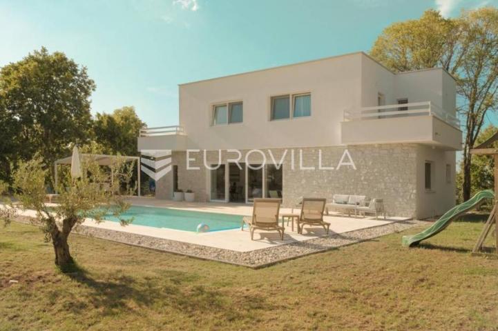 Istra, Žminj, prekrasna vila od 160 m2, na velikoj okućnici od 1100 m2