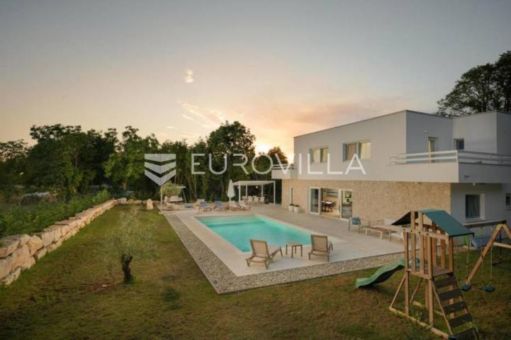 Istra, Žminj, prekrasna vila od 160 m2, na velikoj okućnici od 1100 m2