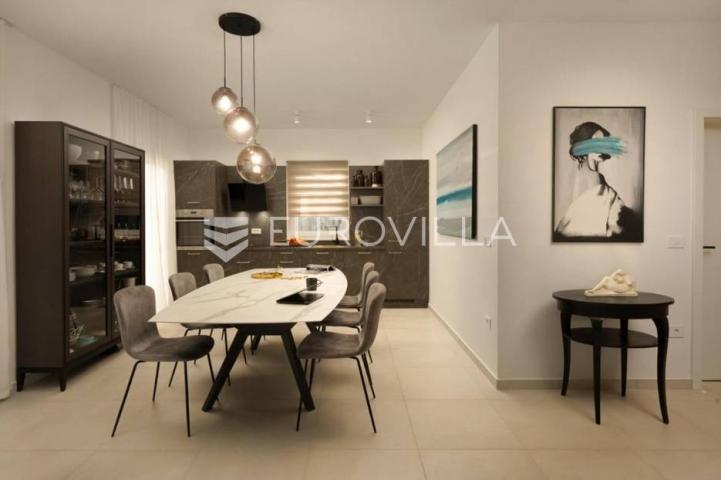 Istra, Žminj, prekrasna vila od 160 m2, na velikoj okućnici od 1100 m2