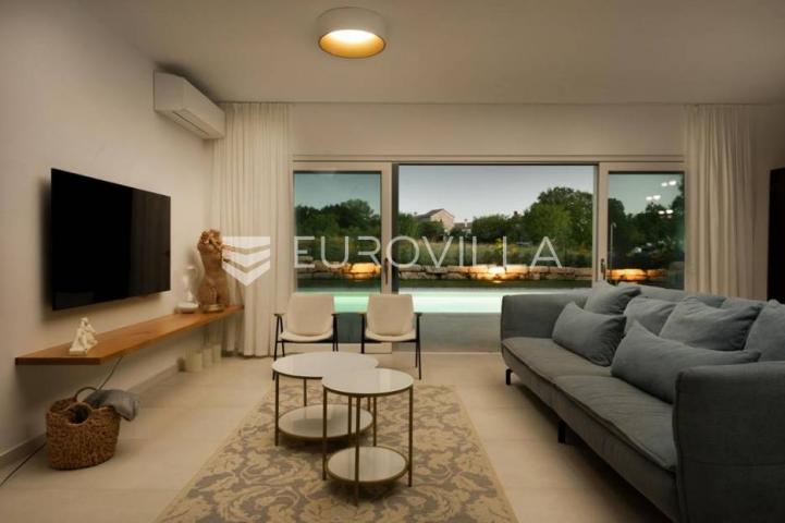 Istra, Žminj, prekrasna vila od 160 m2, na velikoj okućnici od 1100 m2