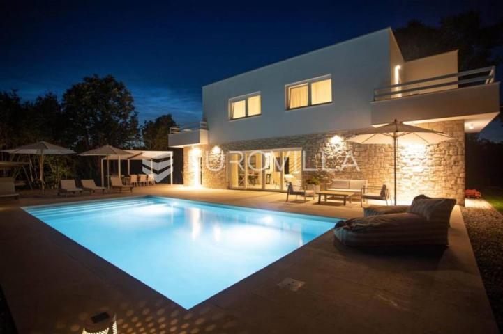 Istra, Žminj, prekrasna vila od 160 m2, na velikoj okućnici od 1100 m2