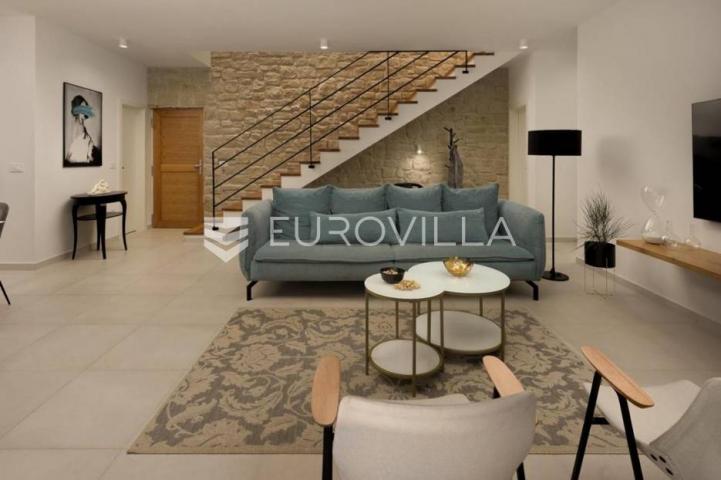 Istra, Žminj, prekrasna vila od 160 m2, na velikoj okućnici od 1100 m2