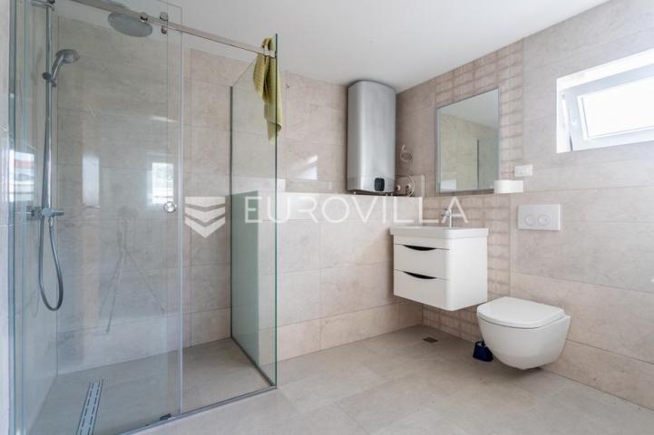 Primošten, moderan stan, 146,9 m²