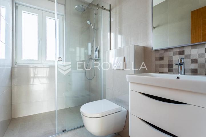 Primošten, moderan stan, 146,9 m²