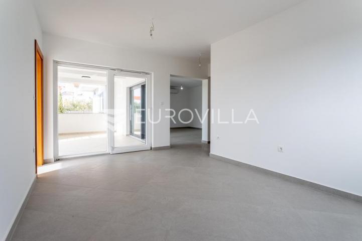 Primošten, moderan stan, 146,9 m²