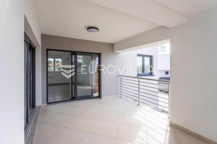Primošten, moderan stan, 146,9 m²