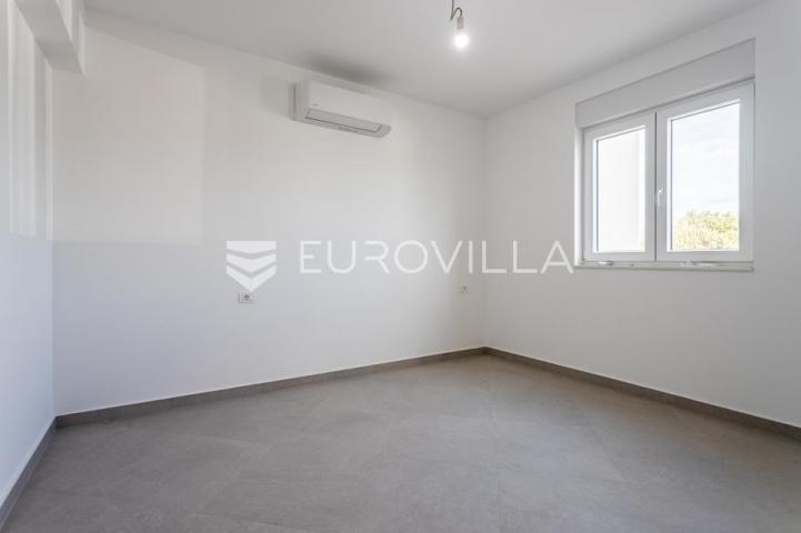 Primošten, moderan stan, 146,9 m²