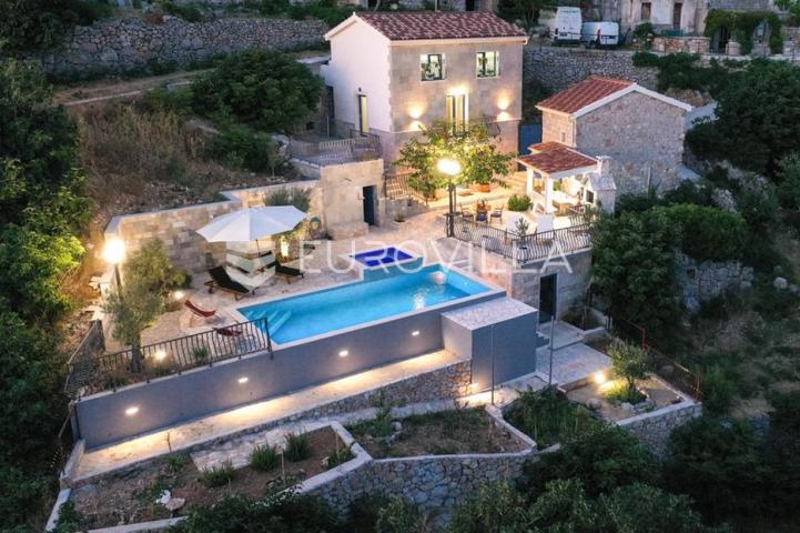 Omiš, Čelina - kamena kuća s panoramskim pogledom 