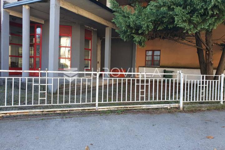 Sesvete stambeno poslovna kuća 290 m2 na zemljištu od 616 m2