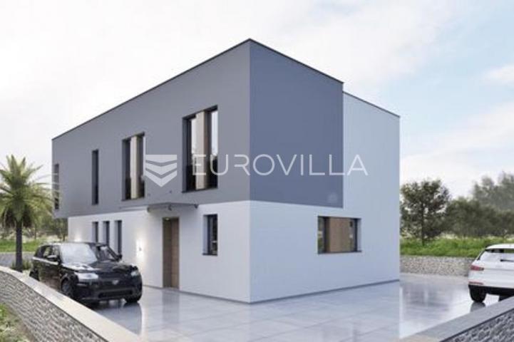Istra, Ližnjan, moderna dvojna kuća oznake AA, s vrtom 60 m² i bazenom 111 m²
