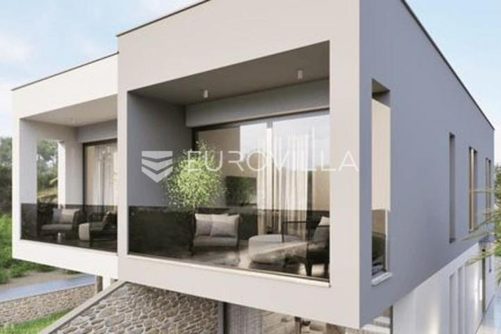 Istra, Ližnjan, moderna dvojna kuća oznake AA, s vrtom 60 m² i bazenom 111 m²