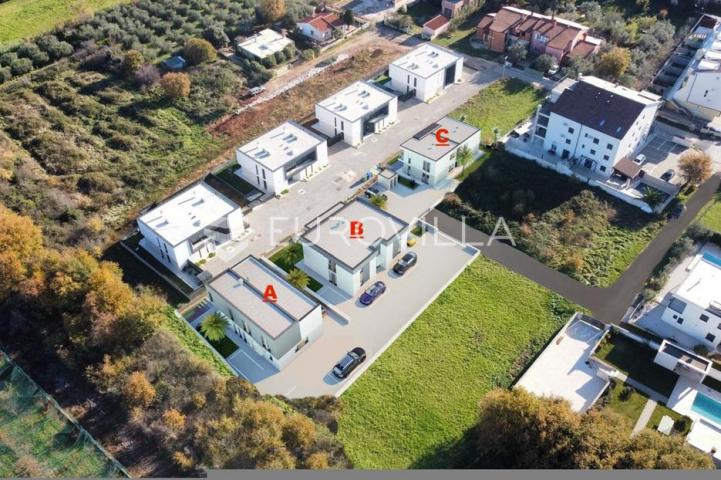 Istra, Ližnjan, moderna dvojna kuća oznake AA, s vrtom 60 m² i bazenom 111 m²