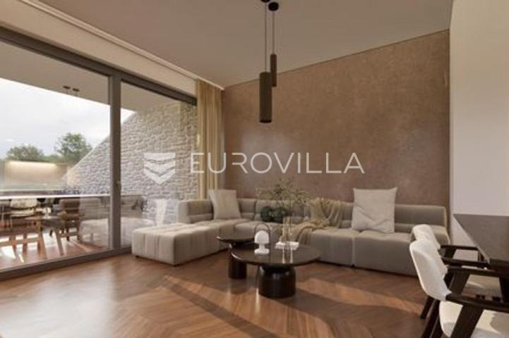 Istra, Ližnjan, moderna dvojna kuća oznake AA, s vrtom 60 m² i bazenom 111 m²