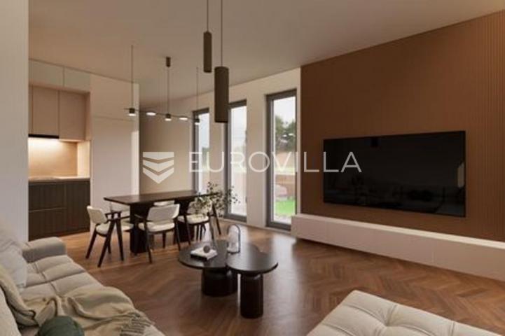 Istra, Ližnjan, moderna dvojna kuća oznake AA, s vrtom 60 m² i bazenom 111 m²