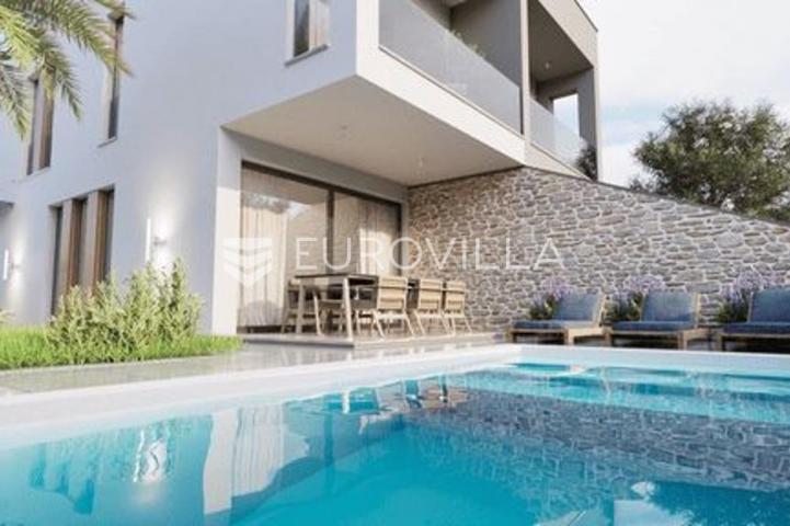 Istra, Ližnjan, moderna dvojna kuća oznake AA, s vrtom 60 m² i bazenom 111 m²