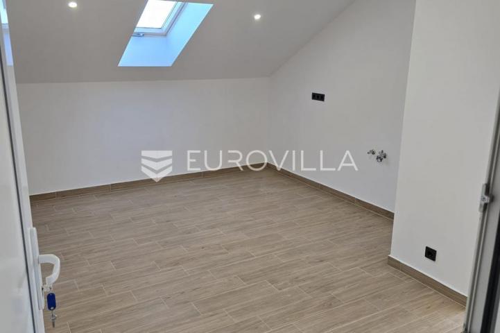 Lužani, Oriovac, Renoviran trosobni stan, 62 m²