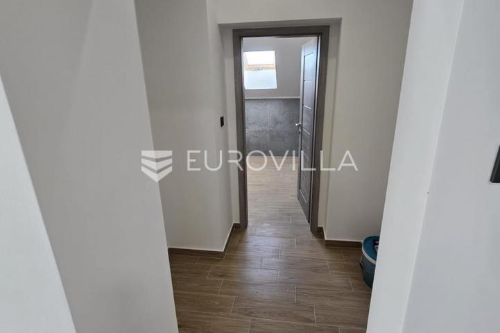 Lužani, Oriovac, Renoviran trosobni stan, 62 m²