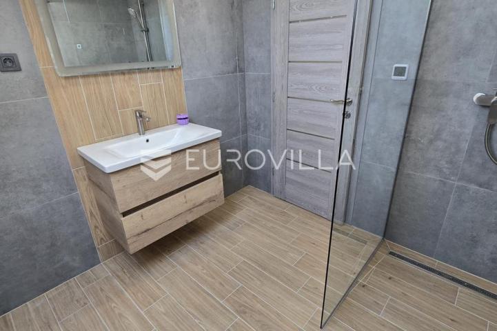 Lužani, Oriovac, Renoviran trosobni stan, 62 m²