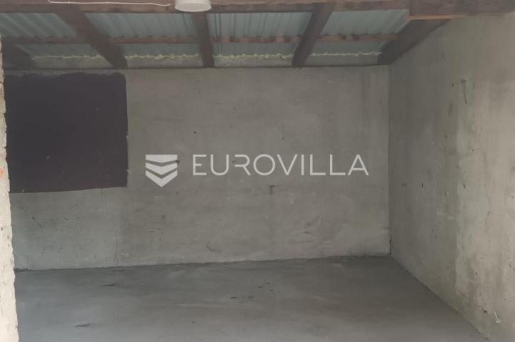 Lužani, Oriovac, Renoviran trosobni stan, 62 m²
