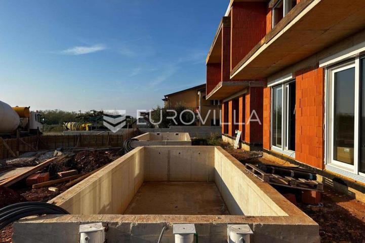 Istra, Žbandaj, moderna dvojna kuća s pogledom na more i bazenom