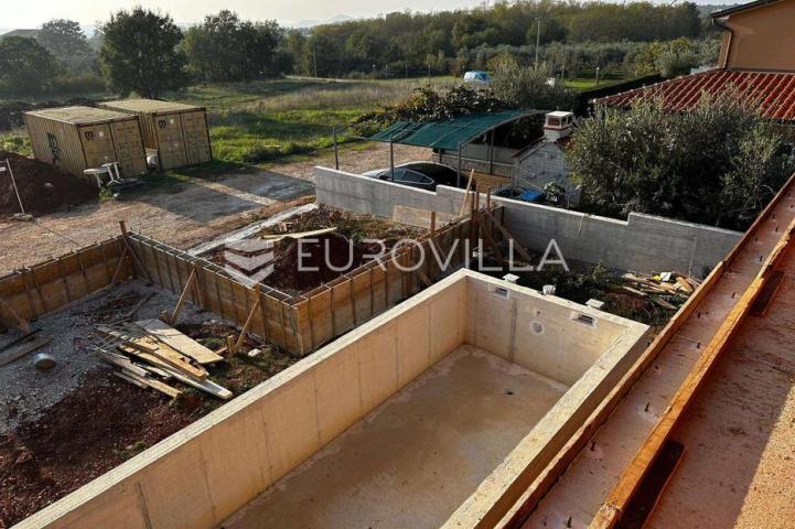 Istra, Žbandaj, moderna dvojna kuća s pogledom na more i bazenom