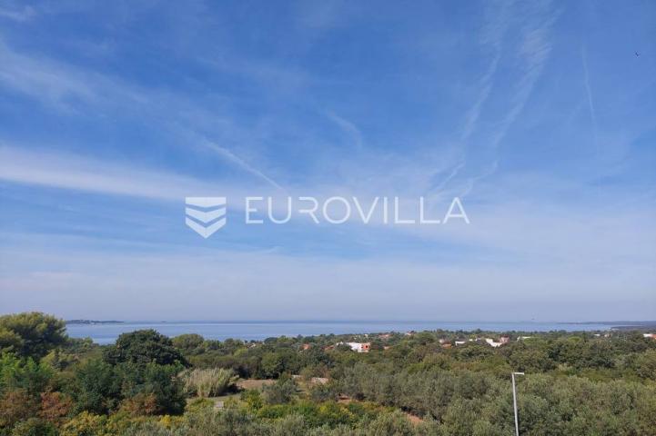 Peroj, luksuzna novogradnja 700 m od mora