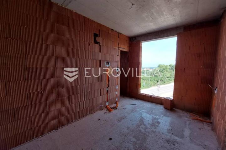 Peroj, luksuzna novogradnja 700 m od mora