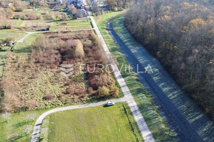 Motovun, Livade, PRILIKA odlično zemljište okruženo prirodom