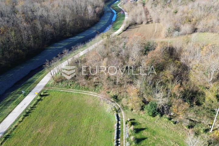 Motovun, Livade, PRILIKA odlično zemljište okruženo prirodom