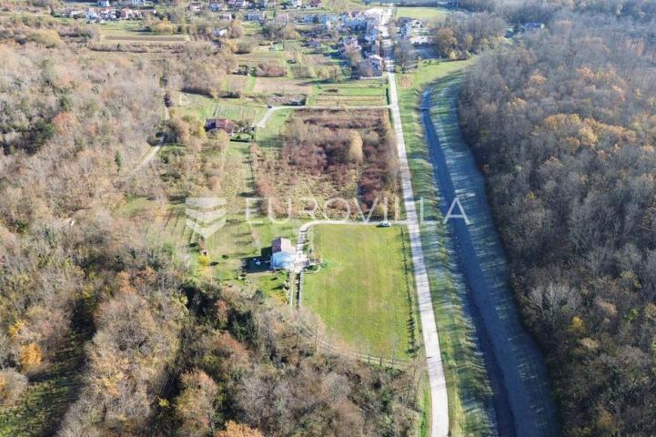 Motovun, Livade, PRILIKA odlično zemljište okruženo prirodom