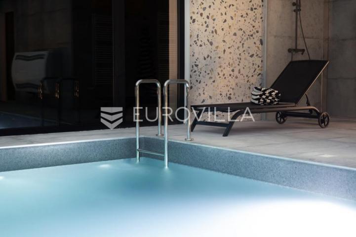 Delnice, ekskluzivna villa s bazenom, površine 298 m²